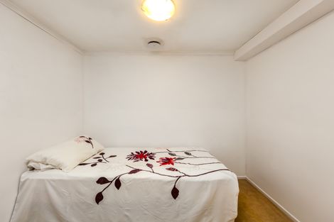 Photo of property in 72 La Rosa Street, Green Bay, Auckland, 0604