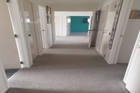 Photo of property in 20 Harbour Crest Drive, Waiuku, 2123