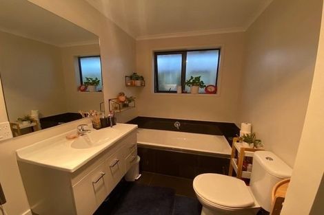 Photo of property in 3 Epic Way, Newlands, Wellington, 6037