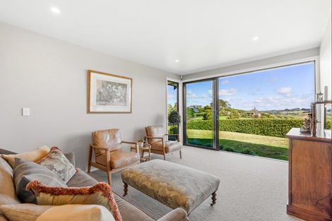 Photo of property in 16 Tamahunga Drive, Matakana, Warkworth, 0985