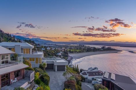 Photo of property in 44 The Cliffs, Britannia Heights, Nelson, 7010