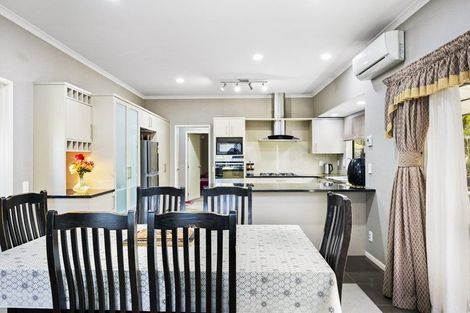 Photo of property in 1 Seresin Crescent, Flat Bush, Auckland, 2016