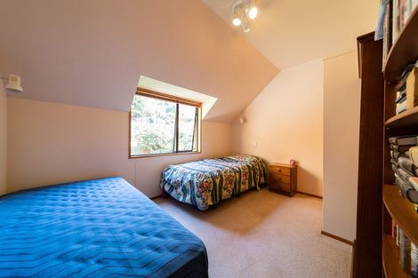 Photo of property in 128 Wynyard Crescent, Fernhill, Queenstown, 9300