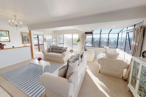 Photo of property in 2 Leo Place, Kawaha Point, Rotorua, 3010