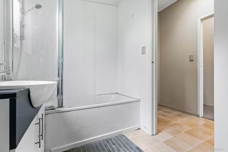 Photo of property in 2/5 Camden Road, Sandringham, Auckland, 1025