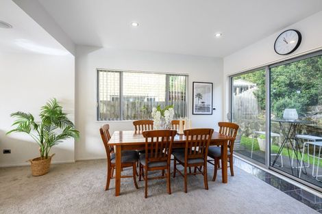 Photo of property in 12 Midhurst Avenue, Henderson, Auckland, 0612