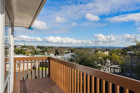Photo of property in 2/4 Clare Place, Glenfield, Auckland, 0629