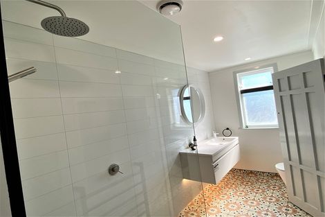 Photo of property in 2 Blacks Road, Greenhithe, Auckland, 0632