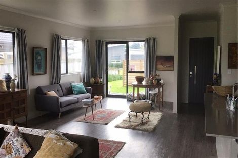 Photo of property in 25 O'farrell Drive, One Tree Point, 0118