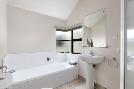 Photo of property in 6a Tobago Place, Sunnynook, Auckland, 0620