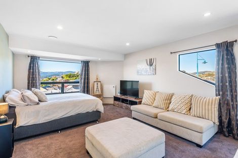 Photo of property in 12 The Topdeck, Whitby, Porirua, 5024