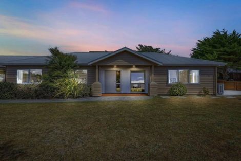 Photo of property in 2 Catlins Glen, Aotea, Porirua, 5024