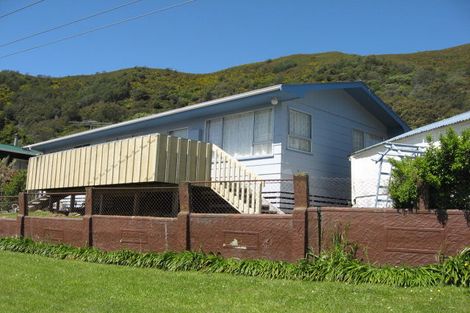 Photo of property in 40 South Terrace, Picton, 7220