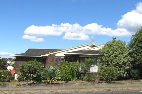 Photo of property in 27 Westpark Drive, West Harbour, Auckland, 0618