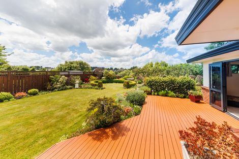 Photo of property in 16 Sycamore Crescent, Fitzherbert, Palmerston North, 4410