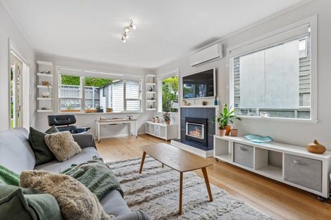 Photo of property in 2/71 Saddleback Rise, Murrays Bay, Auckland, 0630