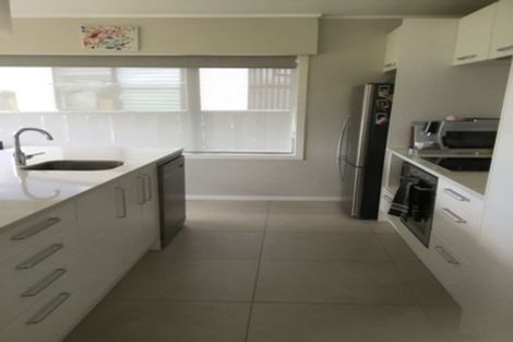 Photo of property in 1/104 East Coast Road, Forrest Hill, Auckland, 0620