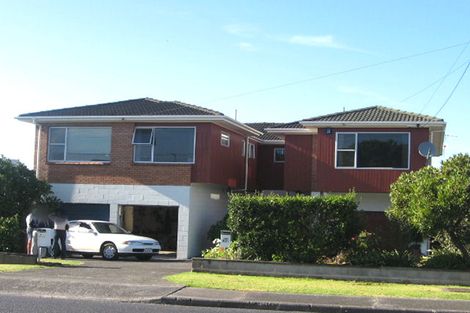 Photo of property in 2/89 Pupuke Road, Northcote, Auckland, 0627