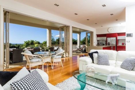 Photo of property in 121 Wade River Road, Stanmore Bay, Whangaparaoa, 0932