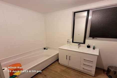 Photo of property in 14a Sunhaven Drive, Newlands, Wellington, 6037