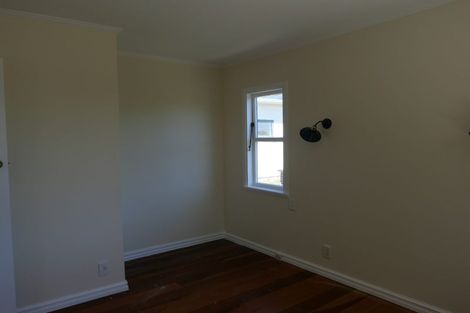 Photo of property in 21 Tiromoana Road, Raumati South, Paraparaumu, 5032