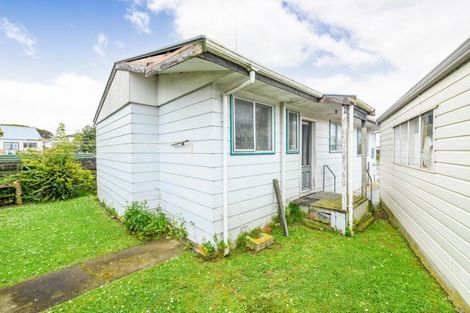 Photo of property in 2 Tiller Close, Kelvin Grove, Palmerston North, 4414