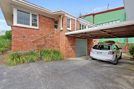 Photo of property in 1/28 Uxbridge Road, Mellons Bay, Auckland, 2014