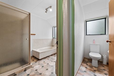 Photo of property in 35 Manu Crescent, Upper Vogeltown, New Plymouth, 4310