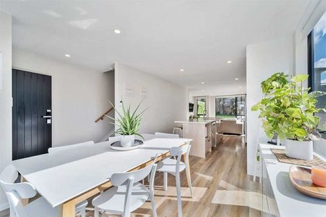 Photo of property in 16 Seafarer Crescent, Stanmore Bay, Whangaparaoa, 0932