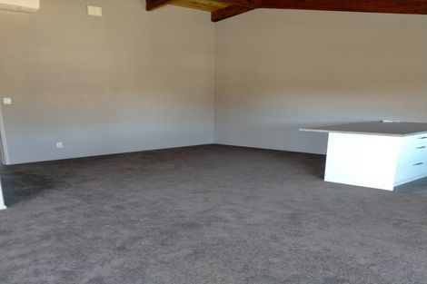 Photo of property in 12 Ashworth Street, Alexandra, 9320