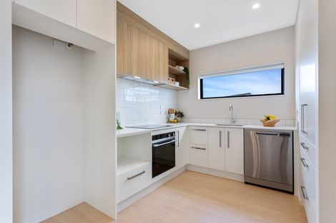 Photo of property in 2 Juniper Drive, Rosehill, Papakura, 2113