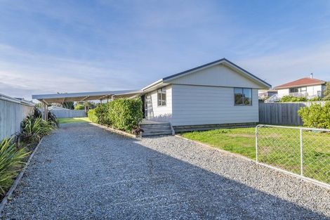 Photo of property in 7 Eruini Street, Waikanae Beach, Waikanae, 5036