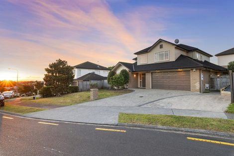 Photo of property in 14 Beros Place, Flat Bush, Auckland, 2016