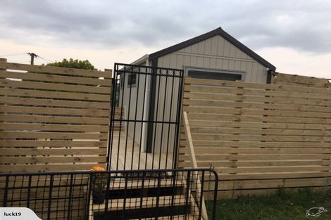 Photo of property in 28 Golf Road, New Lynn, Auckland, 0600