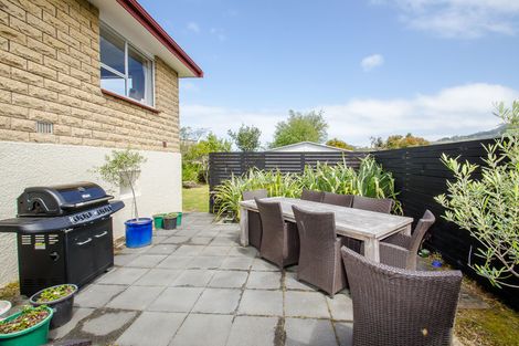 Photo of property in 2 Estuary Crescent, Fairfield, Dunedin, 9018