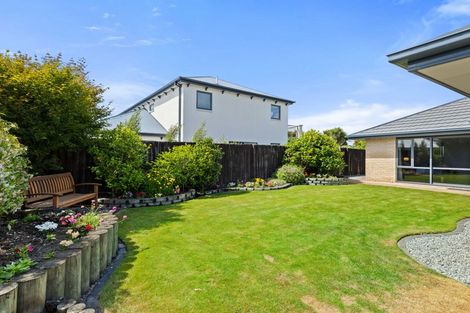 Photo of property in 8 Seclusion Lane, Parklands, Christchurch, 8083