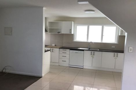 Photo of property in 4 Vanguard Road, Kelston, Auckland, 0602