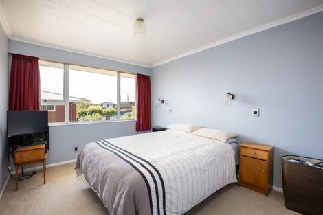 Photo of property in 40 Nevada Drive, Merrilands, New Plymouth, 4312