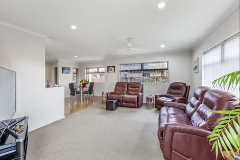 Photo of property in 28 Riverside Road, Orewa, 0931