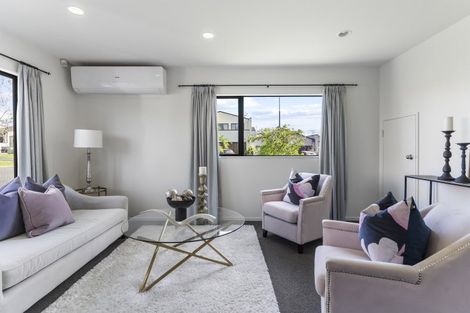 Photo of property in 11 Spalding Rise, Golflands, Auckland, 2013