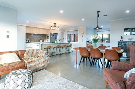 Photo of property in 43 Seachange Drive, Leamington, Cambridge, 3432