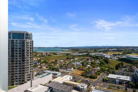 Photo of property in Sentinel Apartments, 905/3 Northcroft Street, Takapuna, Auckland, 0622