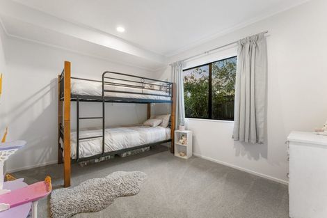 Photo of property in 2/18 Atlantis Place, Totara Vale, Auckland, 0629