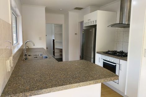 Photo of property in 11 Emirau Place, Glenfield, Auckland, 0629