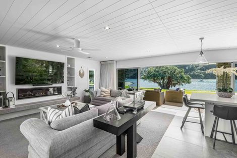 Photo of property in 209 Beach Road, Whangamata, 3620