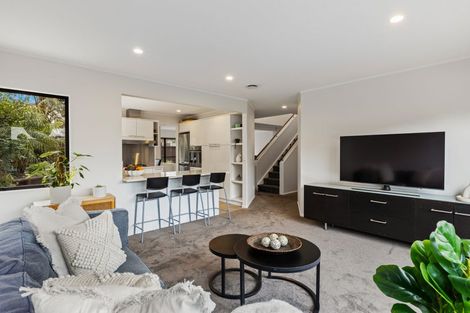 Photo of property in 6 Rathmullen Place, Pinehill, Auckland, 0632