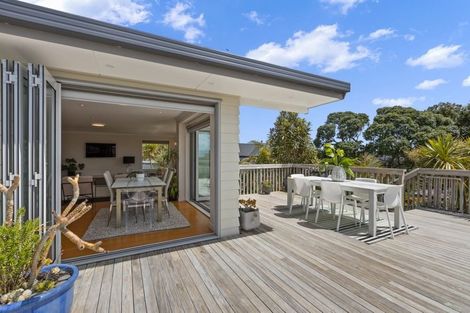 Photo of property in 105 Kowhai Road, Mairangi Bay, Auckland, 0630