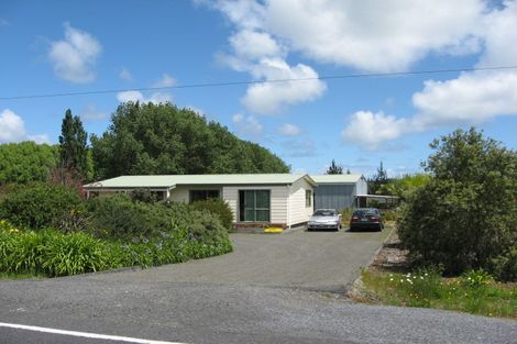 Photo of property in 806 Waitakere Road, Kumeu, 0891