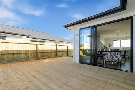 Photo of property in 2 Frazen Avenue, Papakura, 2110