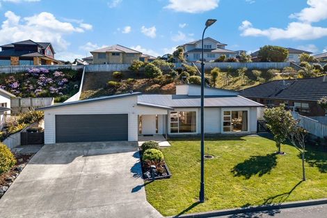 Photo of property in 18 Dusky Crescent, Aotea, Porirua, 5024